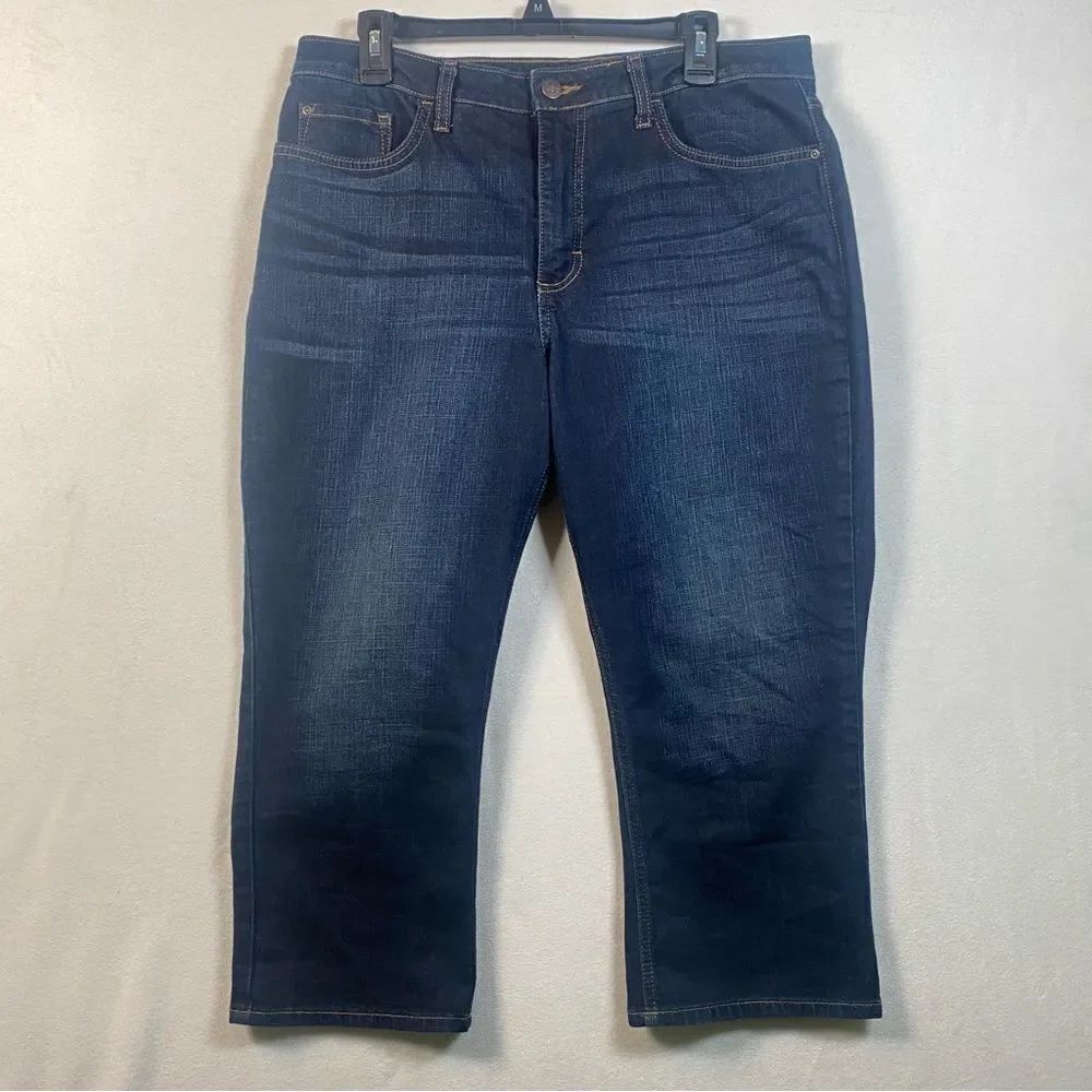 Lee Regular Fit Mid Rise Capri Size 16M